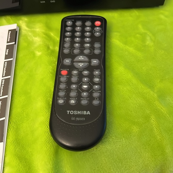Toshiba dvd/vcr player new condition - Picture 4 of 7